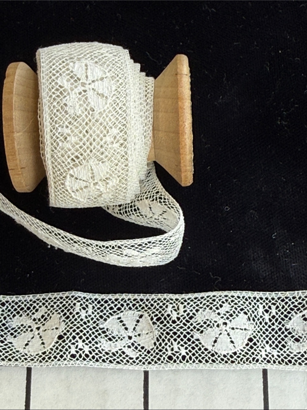 Vintage Narrow Lace Trim Ivory Floral 5/8” Wide Sewing Trim 3–6 Yards (Estimate)